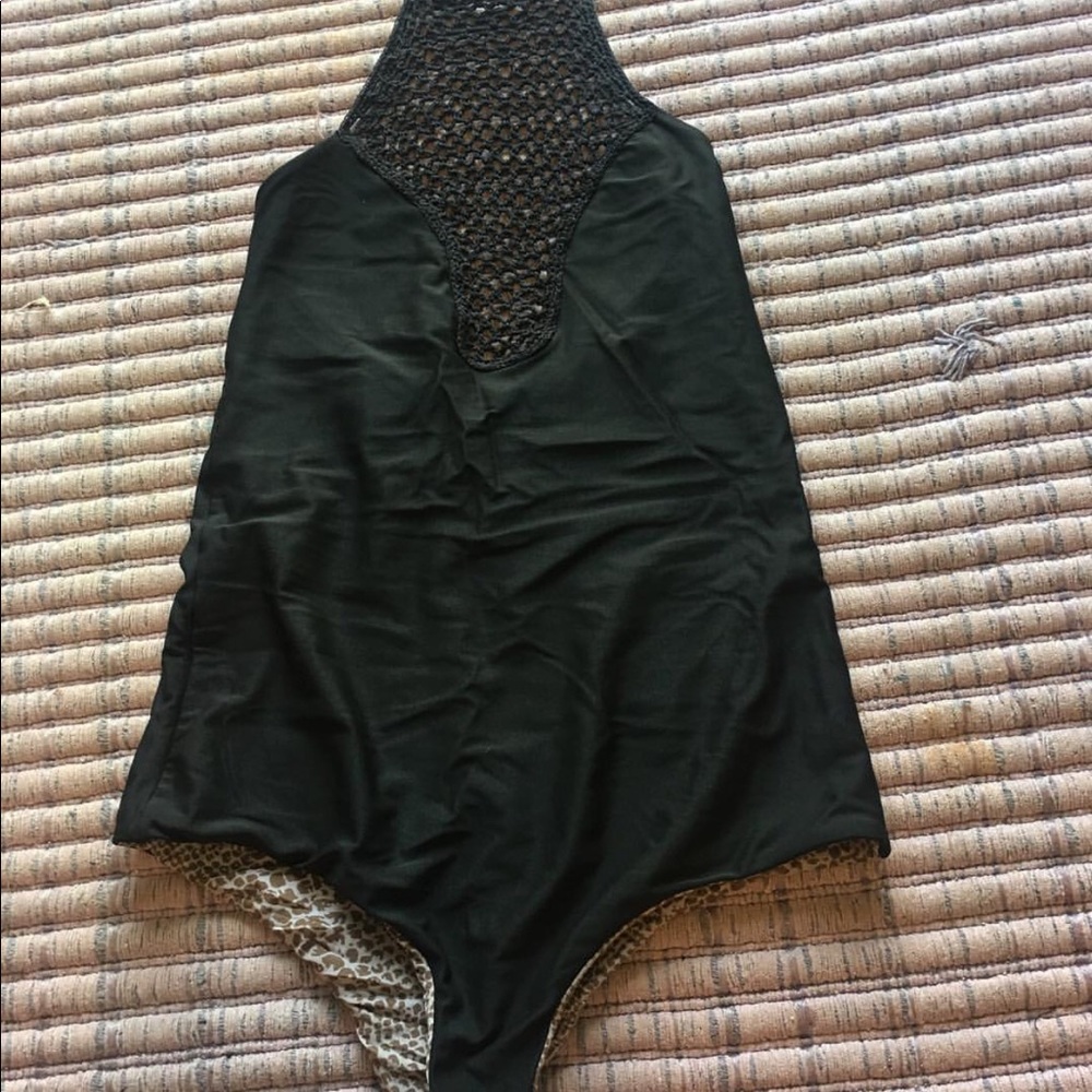 Acacia storm one piece size small